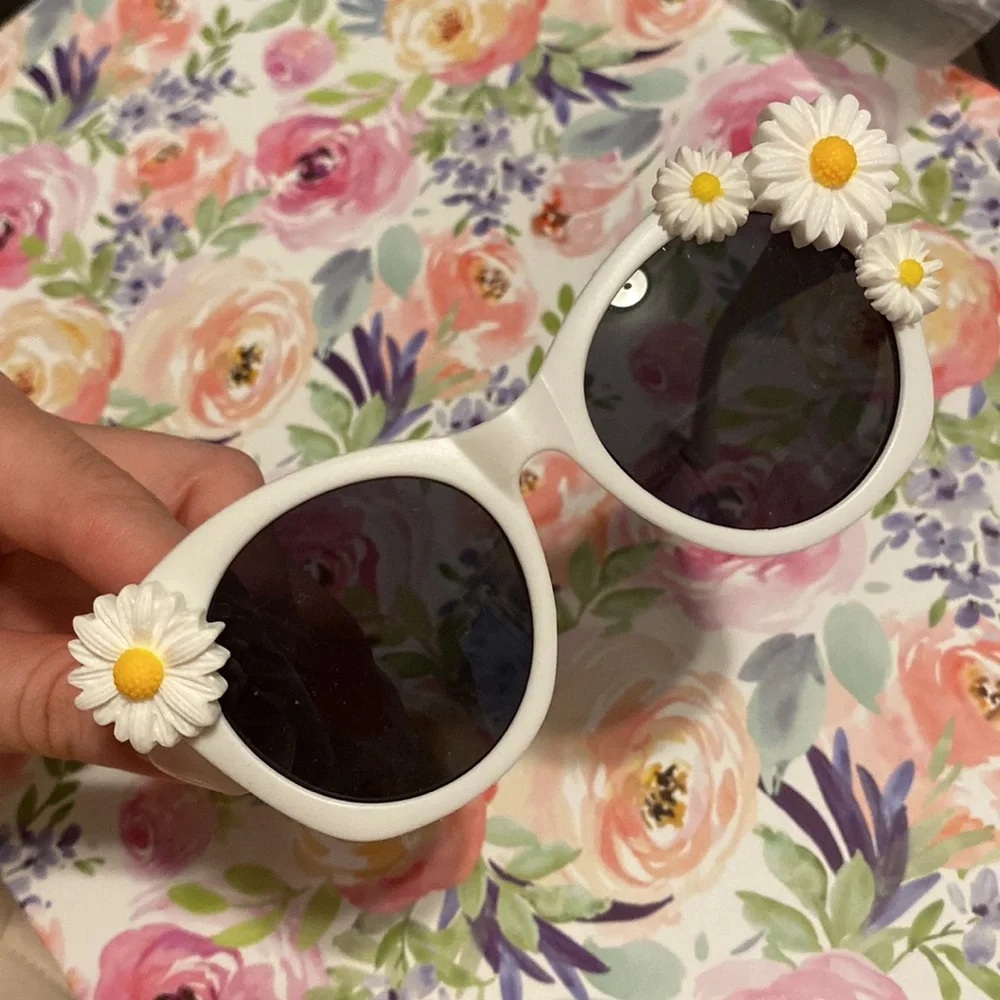 Girls white daisy sunglasses
